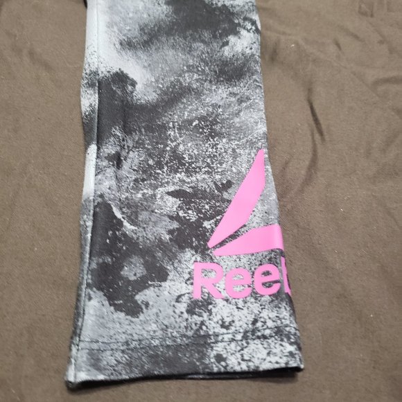Reebok Leggings Camouflage Activewear Purple Breathable Stretchy Comfy Size 2T - Picture 3 of 4